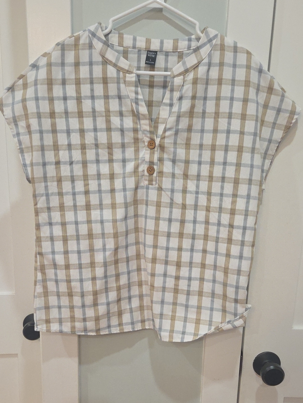 Emery Rose Plaid Button-Up Shirt in Beige and Light Blue
